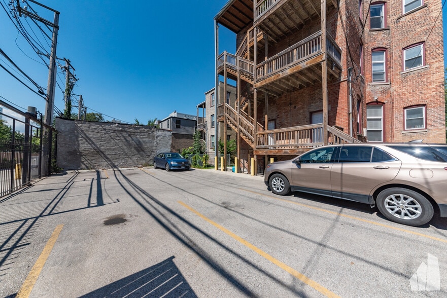 Building Photo - 623 E Groveland Park