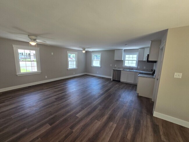 Building Photo - NEWLY REMODELED 3 BEDROOM IN PRINCE GEORGE