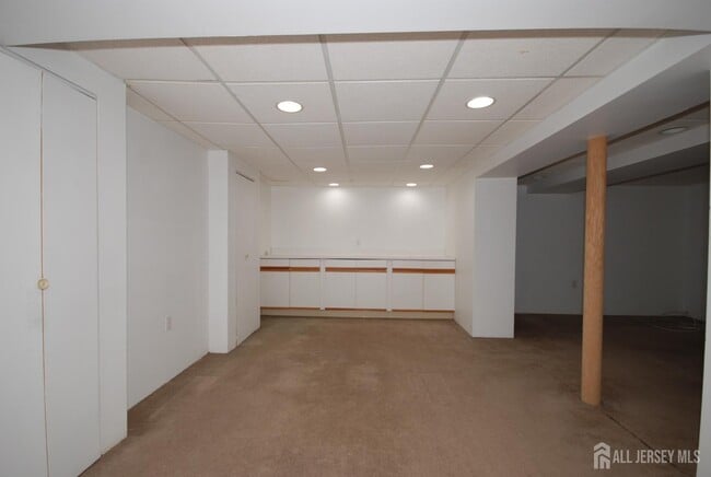 Building Photo - 7 Gardenia Ct