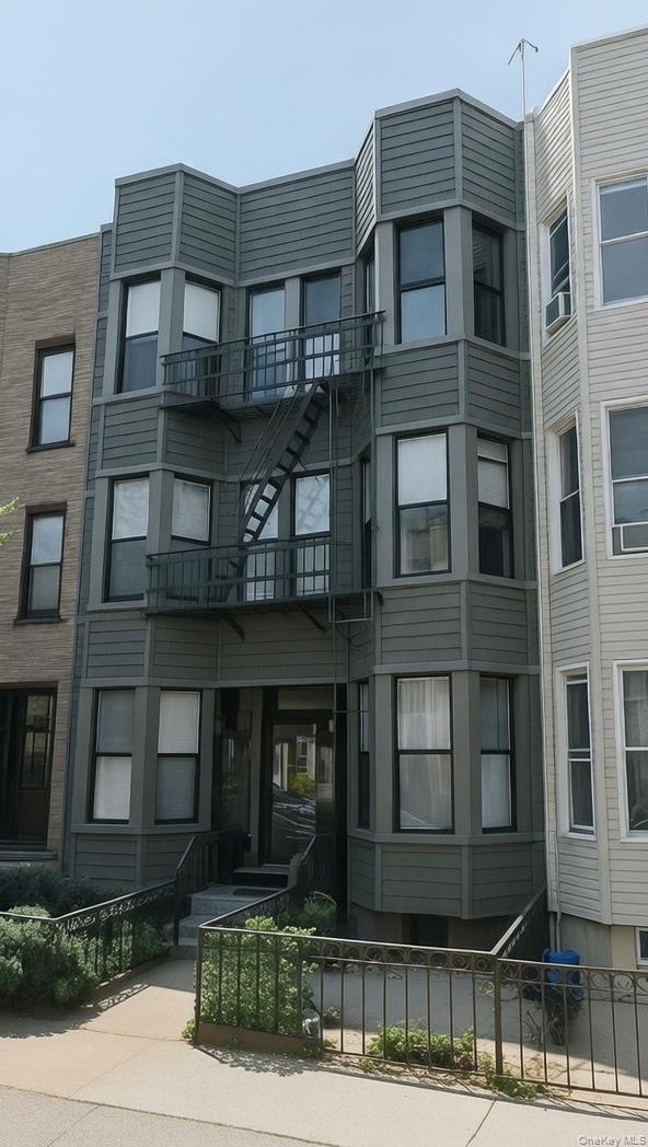 Building Photo - 167 Russell St