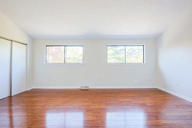 Building Photo - 63 Trailside Way