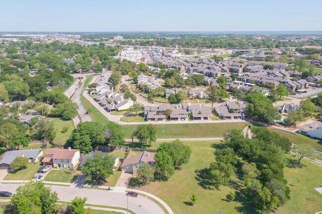 Building Photo - 846 Creekside Dr
