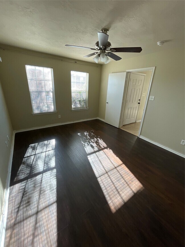 Building Photo - 513 Thornton Ct