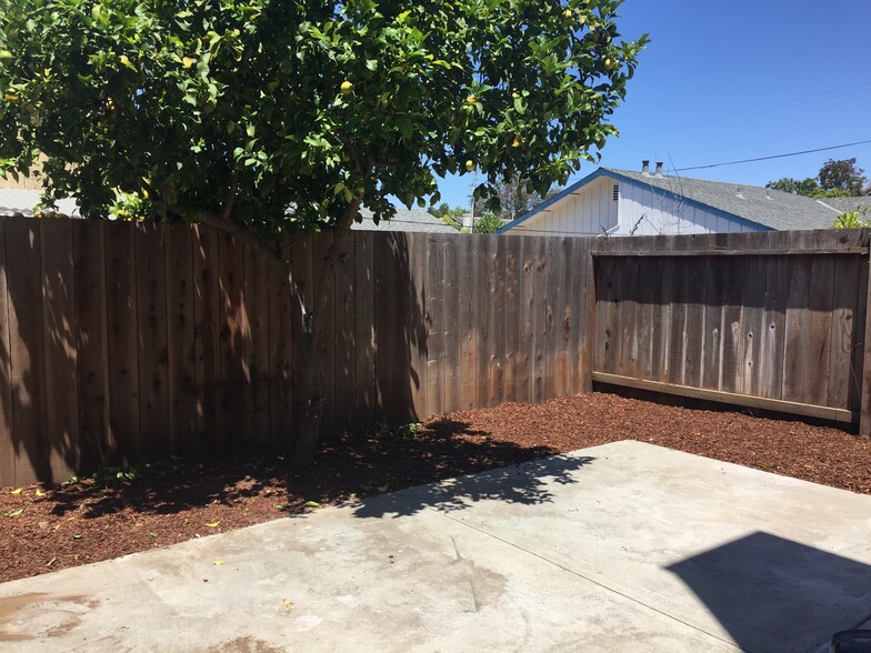 Building Photo - 837 Maria Ln