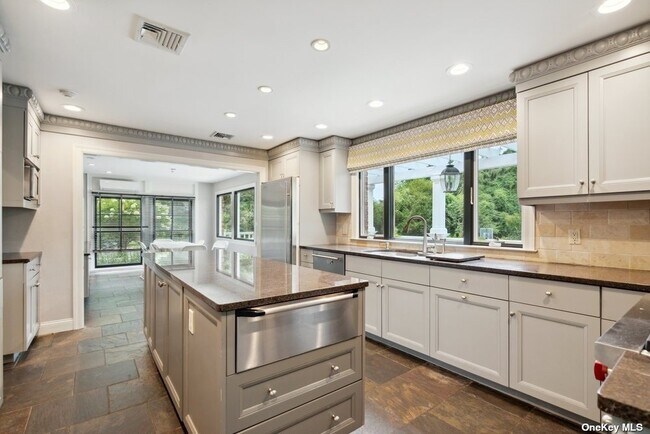 Building Photo - 157 Linden Ln