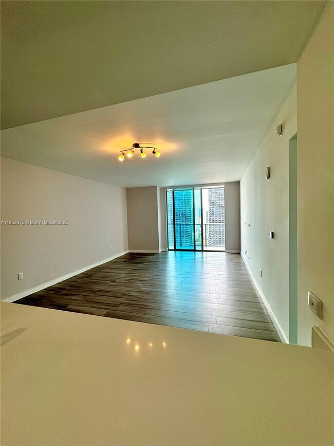 Building Photo - 1100S S Miami Ave