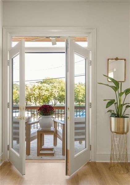 Building Photo - 722 Lakeview Ave NE