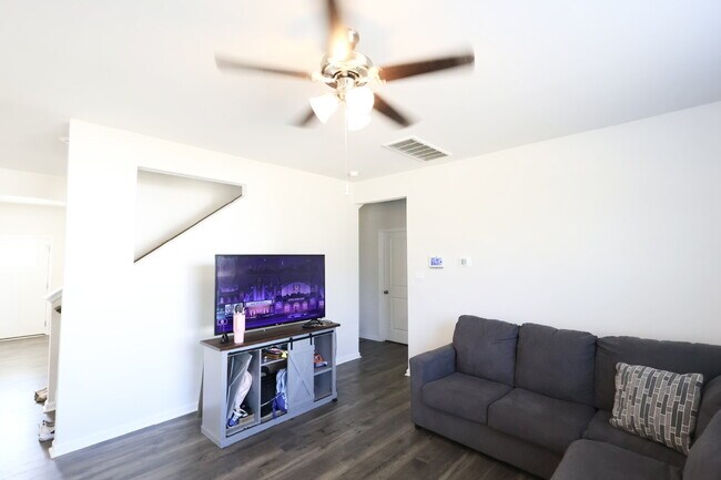 Building Photo - 7001 Batten Ct