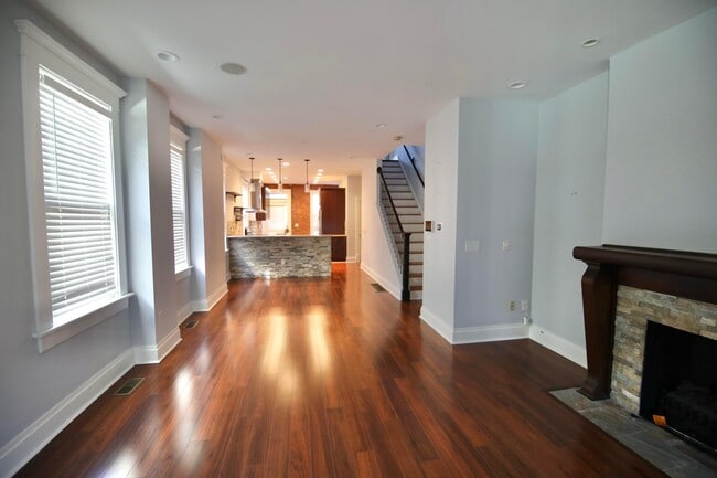 Building Photo - 310 E Beck St