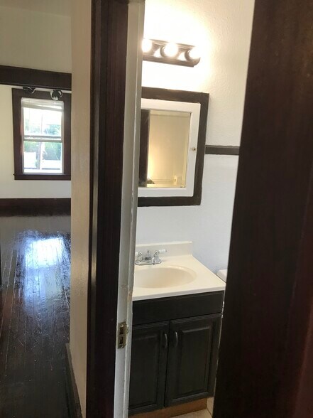 Building Photo - 994 Druid Rd E