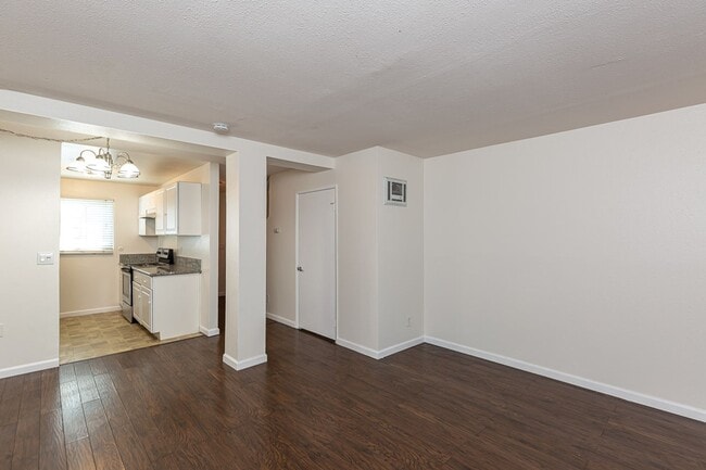 Building Photo - SPRING VALLEY HIDDEN GEM, LIGHT & BRIGHT T...