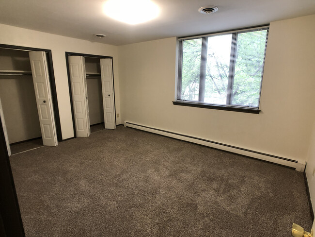 Building Photo - 2 Bedroom/1 Bathroom Available Near UND