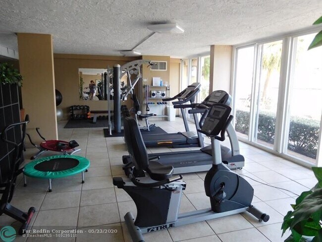 Building Photo - 121 Golden Isles Dr