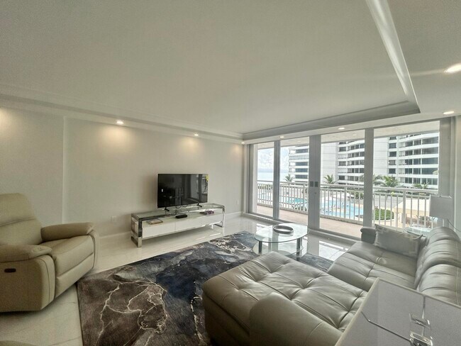 Building Photo - 3546 S Ocean Blvd