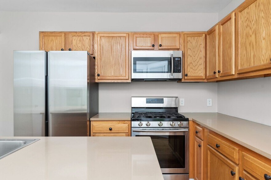 Building Photo - 6717 E Ledge St