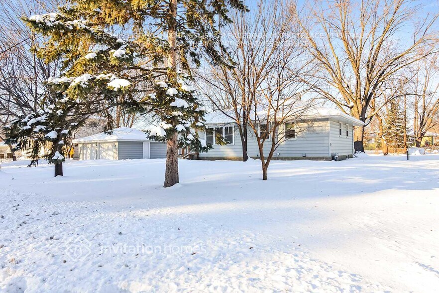 Building Photo - 816 81st Ave N