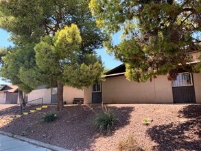 Building Photo - Check out this Freshly Painted and New Flo...