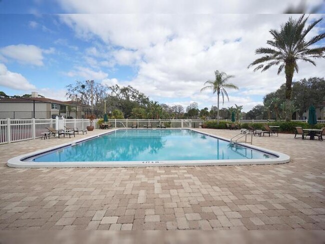 Building Photo - Lakefront Condo in Carrollwood!