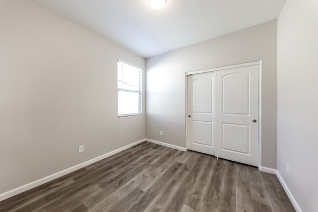 Building Photo - 6981 S Blue Hills Dr