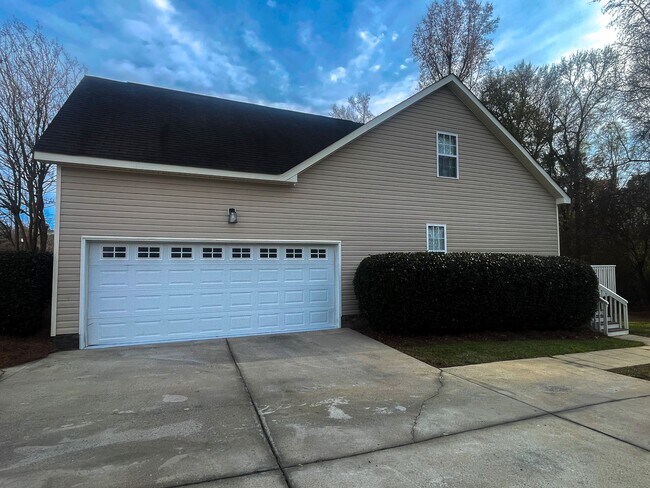 Building Photo - 282 Braddock Dr