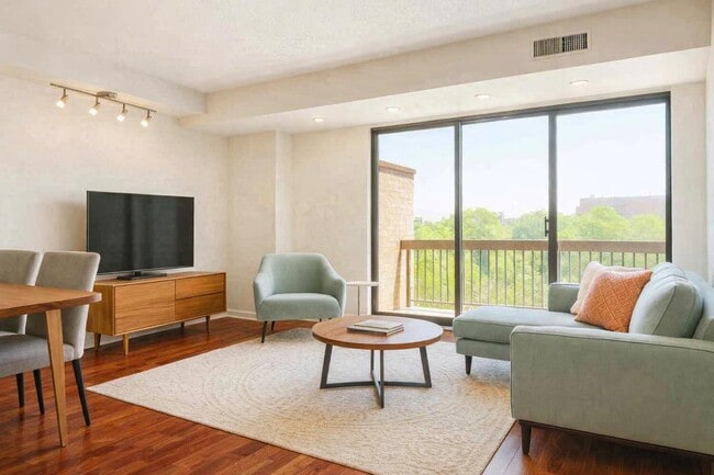 Building Photo - 700 1st St