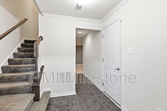 Building Photo - 72 Norwood Dr