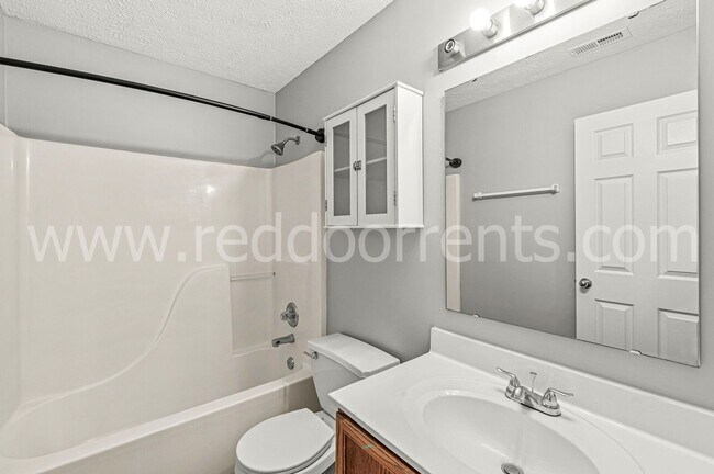 Building Photo - 10015 Miranda Cir