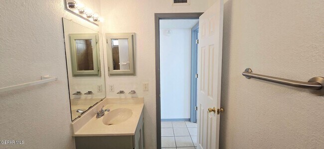 Building Photo - 7123 Oval Rock Dr
