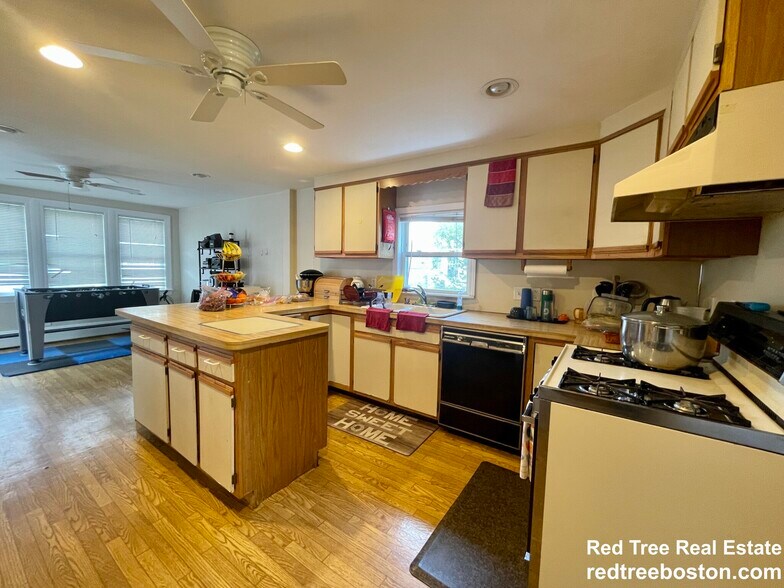 Building Photo - 83 Lexington St