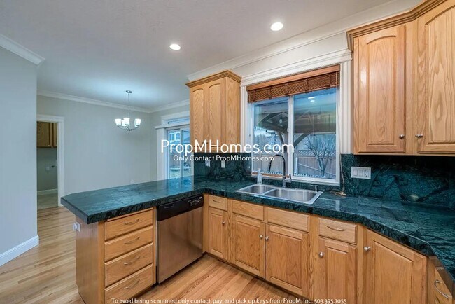 Building Photo - Gorgeous Three Bedroom Home in Centennial!