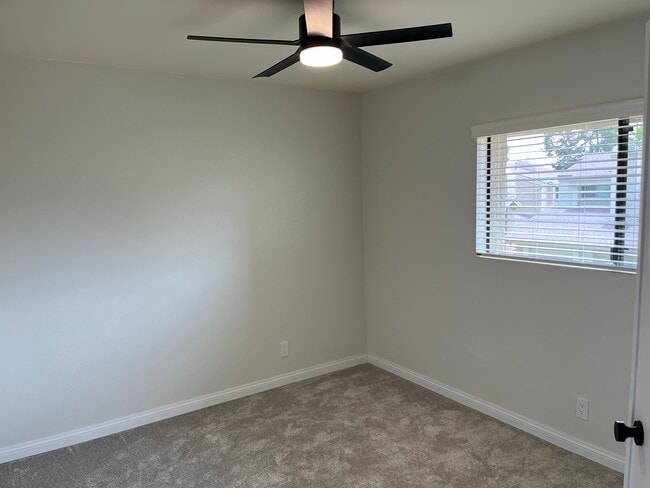 Building Photo - 3304 Caminito Eastbluff