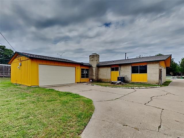 Building Photo - 8008 Clearsprings Rd