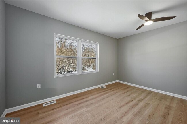 Building Photo - 110 Elaine Dr