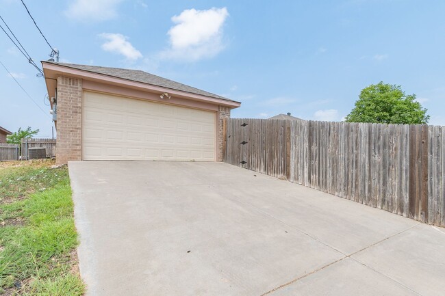 Building Photo - 3/2 in Tradewinds