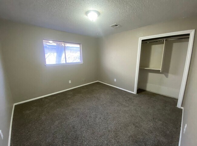 Building Photo - 6617 Fawn Canyon Dr