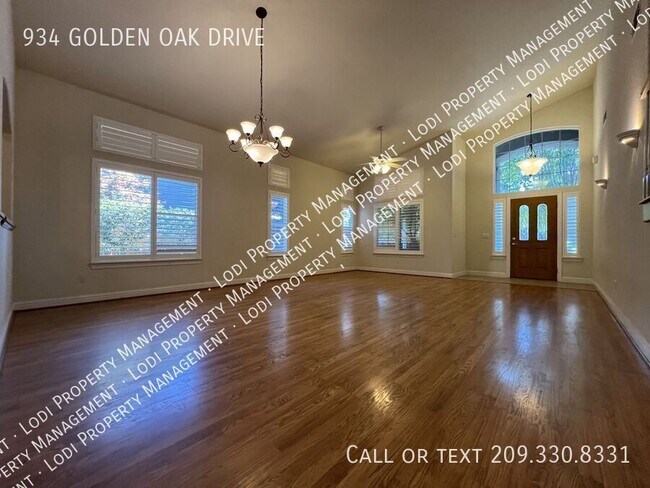 Building Photo - 934 Golden Oak Dr