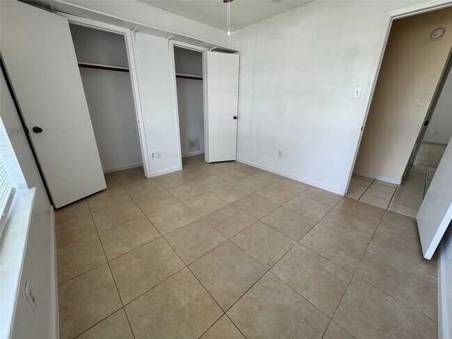 Building Photo - 4703 Rivertree Ln