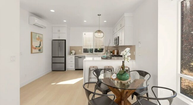 Building Photo - 911-B N 98th St