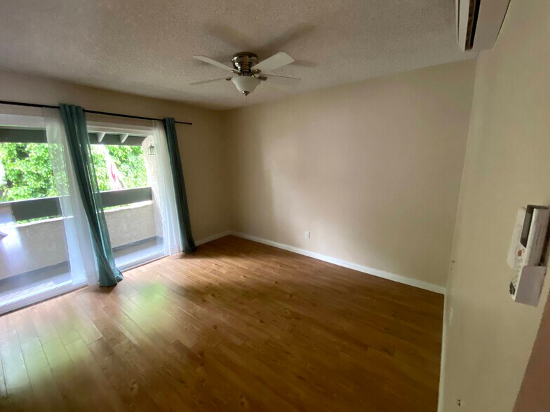 Building Photo - 1587 Gatewood Ct