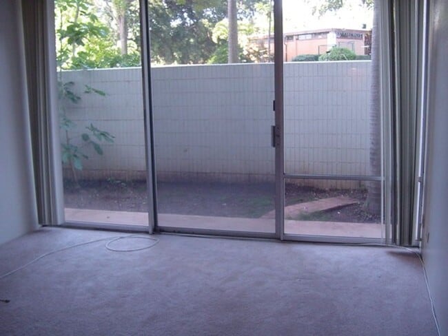 Building Photo - Pearl II - Ground Floor Unit, with large lanai, covered/secured parking, washer/dryer in unit, te...