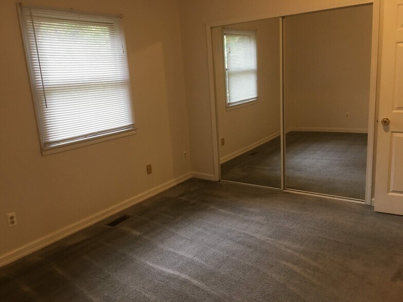 master bedroom - 11347 Ford Road