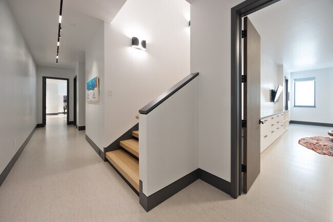 Building Photo - 1411 Crystal Lake Rd