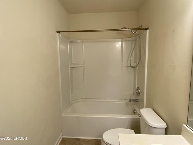 Building Photo - 204 Mission Way
