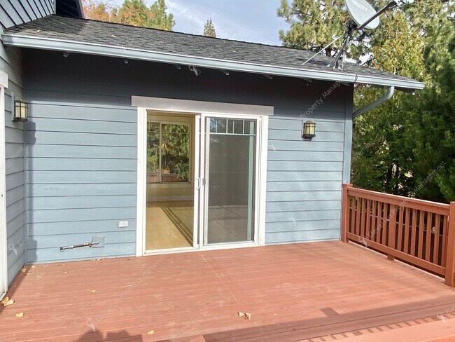 Building Photo - Light-Filled Awbrey Butte Retreat