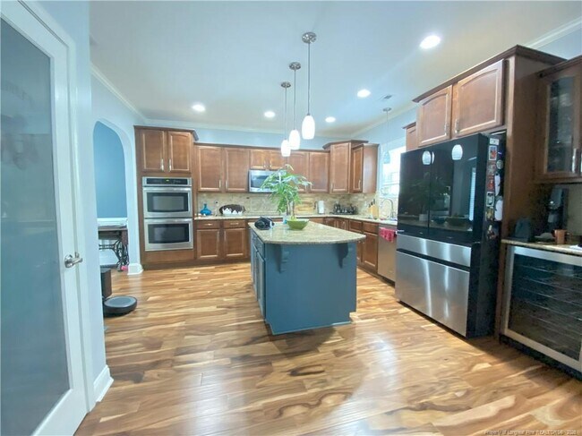 Building Photo - 351 Maplewood Dr