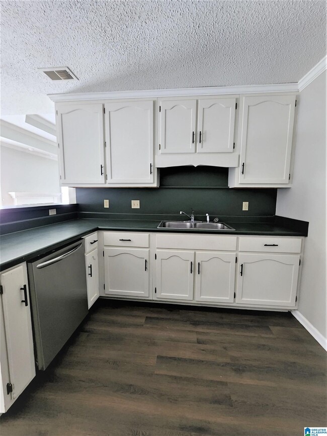 Building Photo - 3013 Bowron Rd