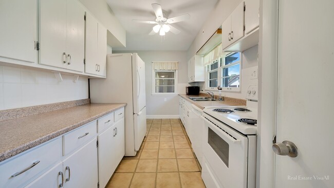 Building Photo - 319 N Lord Ave