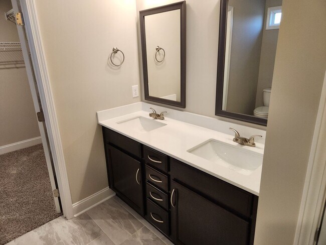 Building Photo - Welcome to Clarksville!