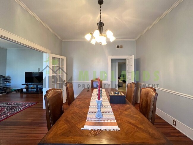 Building Photo - 2417B Clark Street