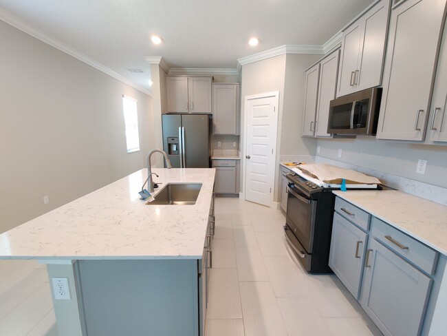 Building Photo - 9570 Little Bluestem Dr